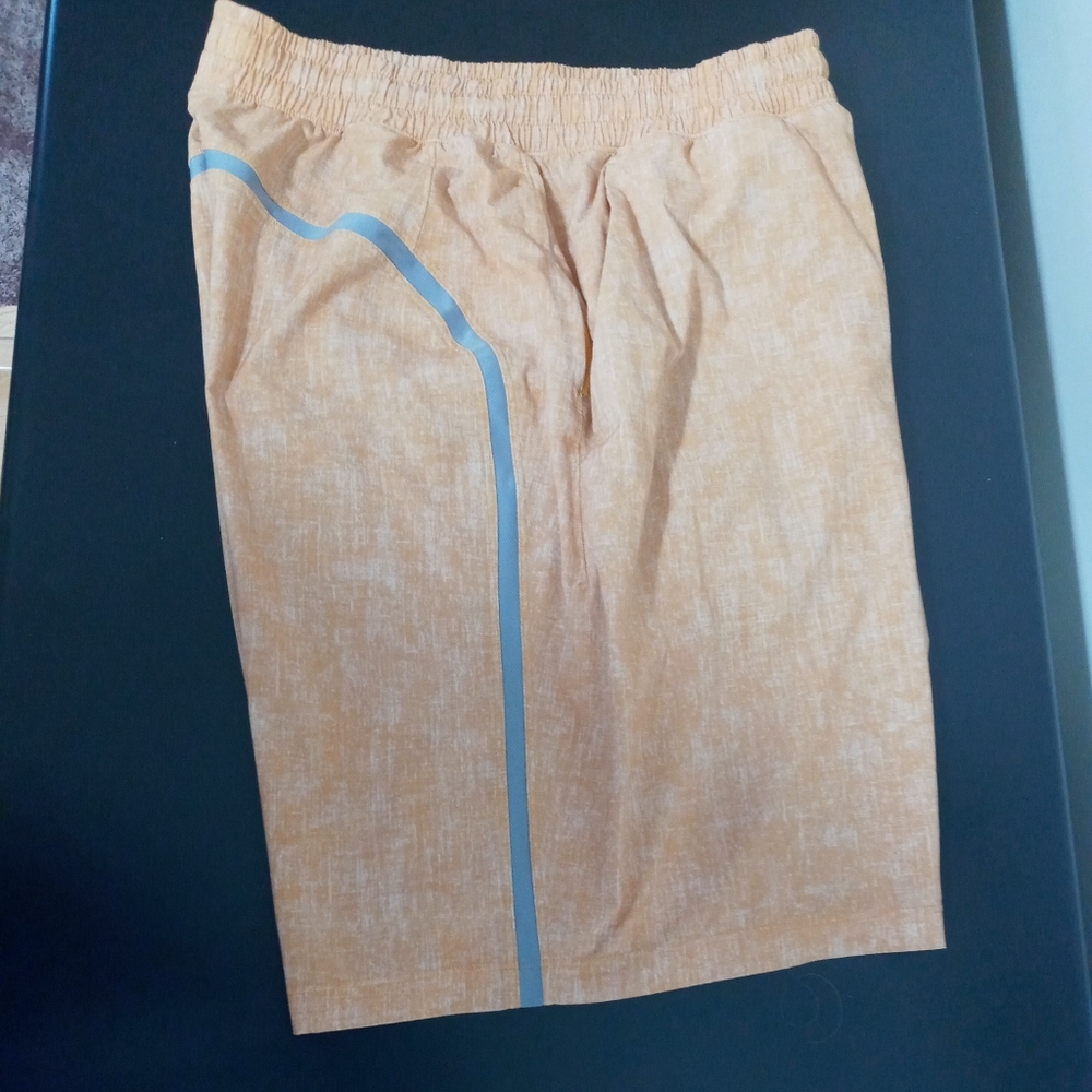 Lululemon Workout Running Shorts Pattern Size Medium Lined Yellow Color EUC.